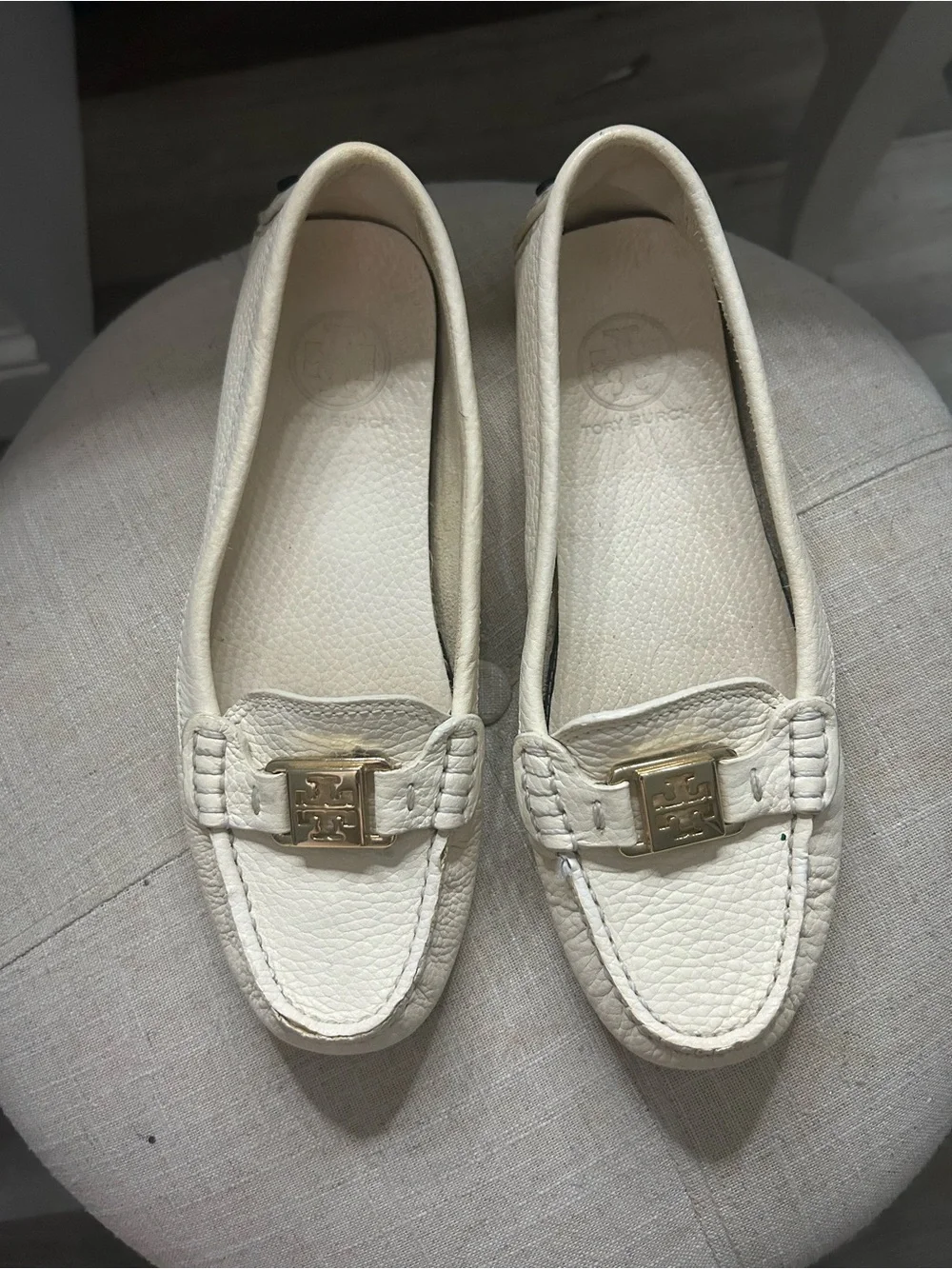 Tory Burch Cream Pebbled Leather Loafers with Gold Logo